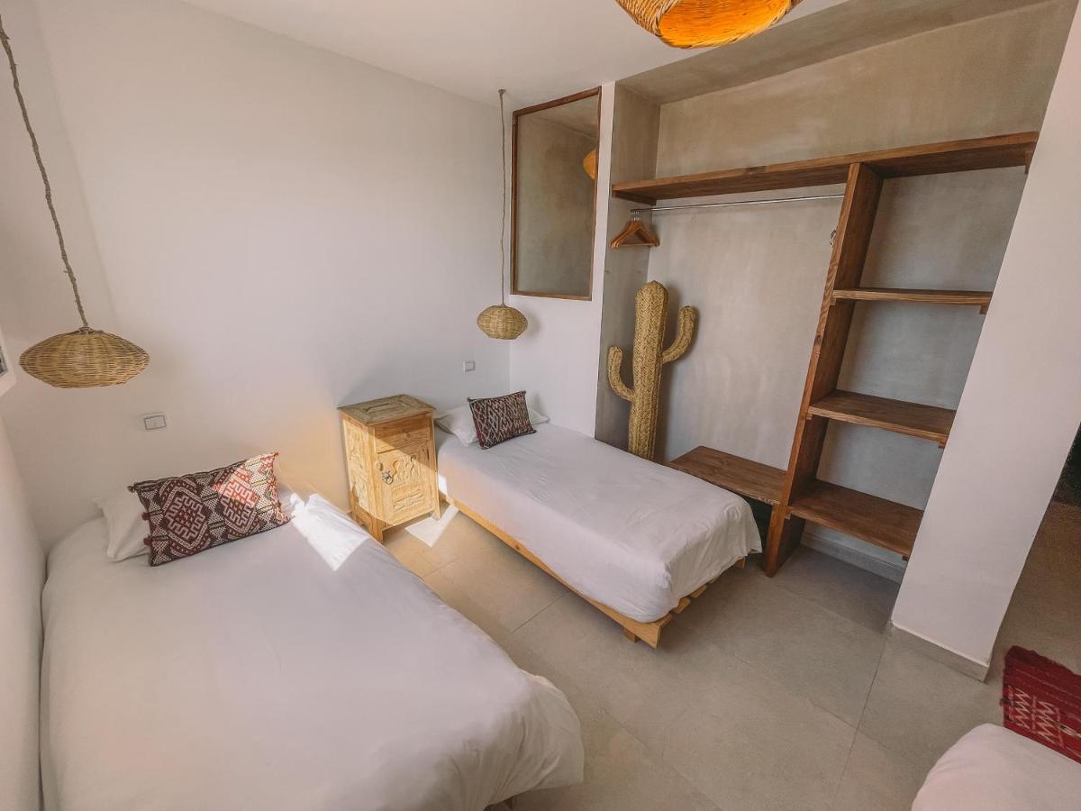 Blue Waves Surf House Hotel Agadir Bagian luar foto