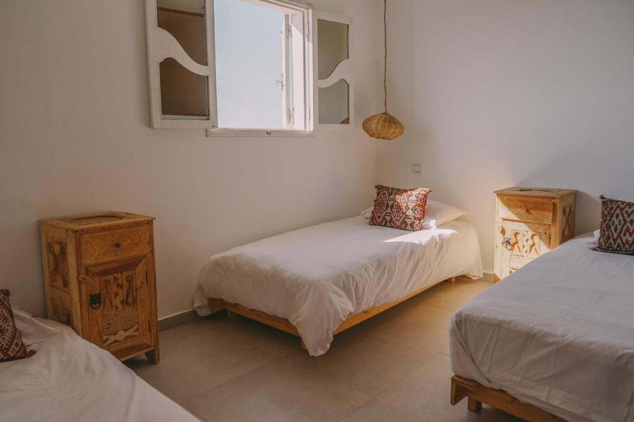 Blue Waves Surf House Hotel Agadir Bagian luar foto