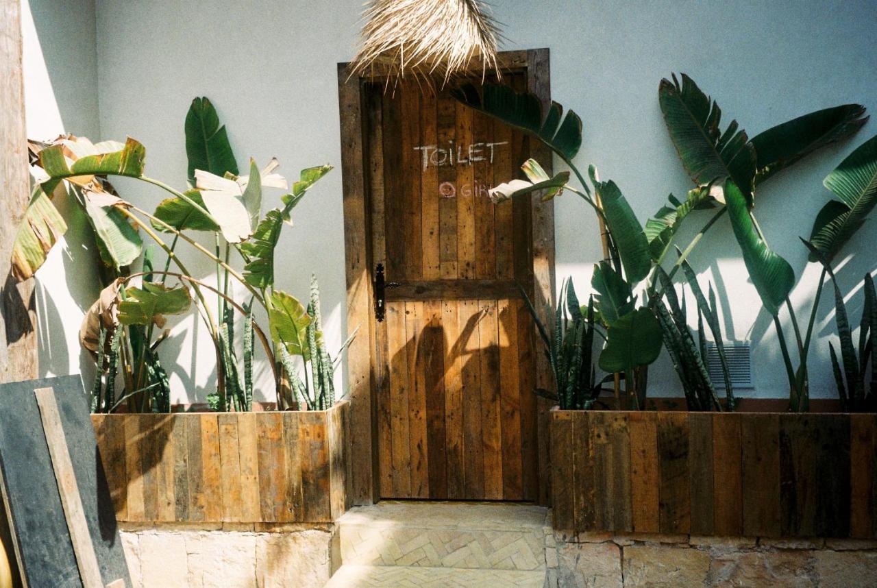 Blue Waves Surf House Hotel Agadir Bagian luar foto
