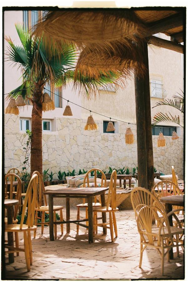 Blue Waves Surf House Hotel Agadir Bagian luar foto